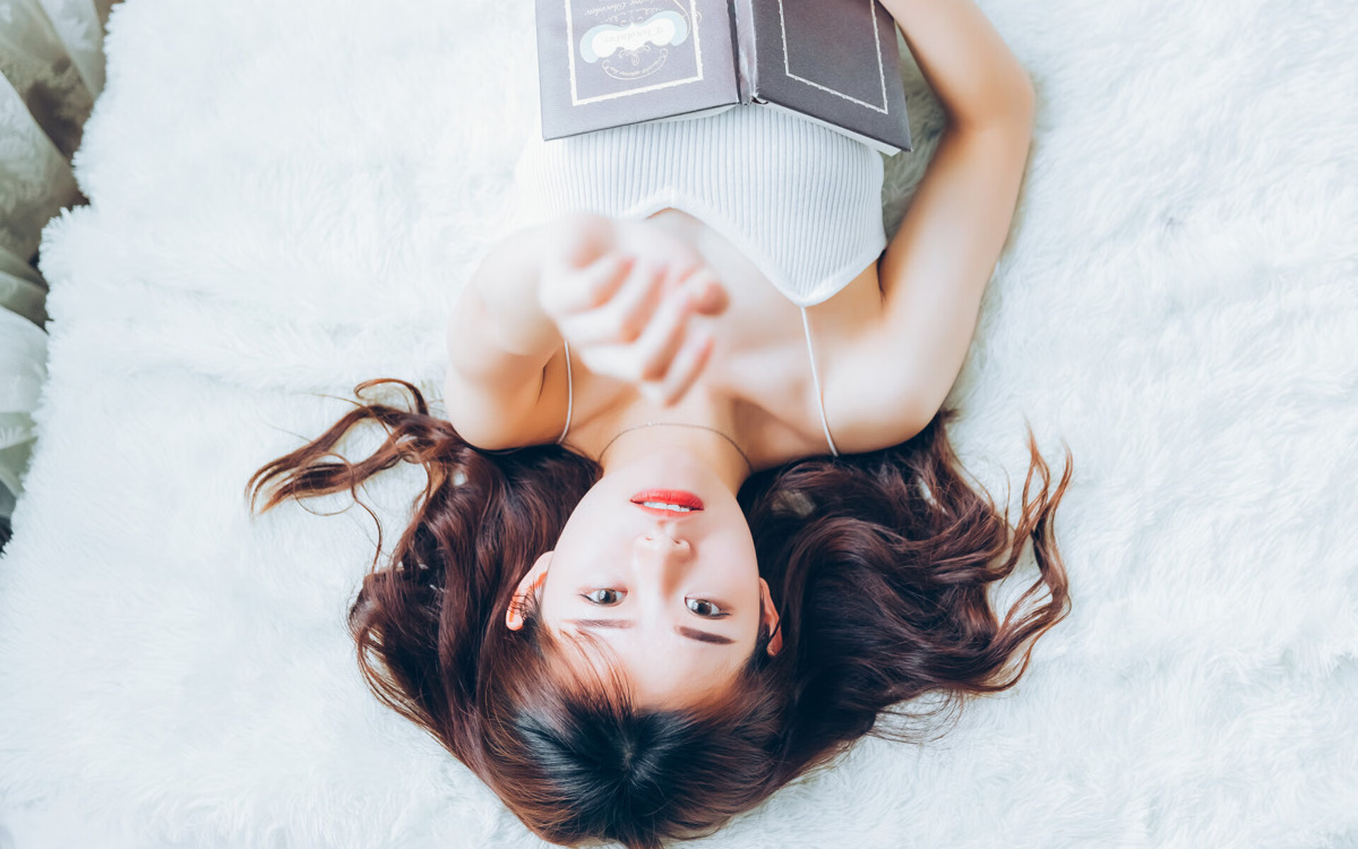 爱游戏电竞-前任名帅回归执教，球队复苏势头明显，前足球教练