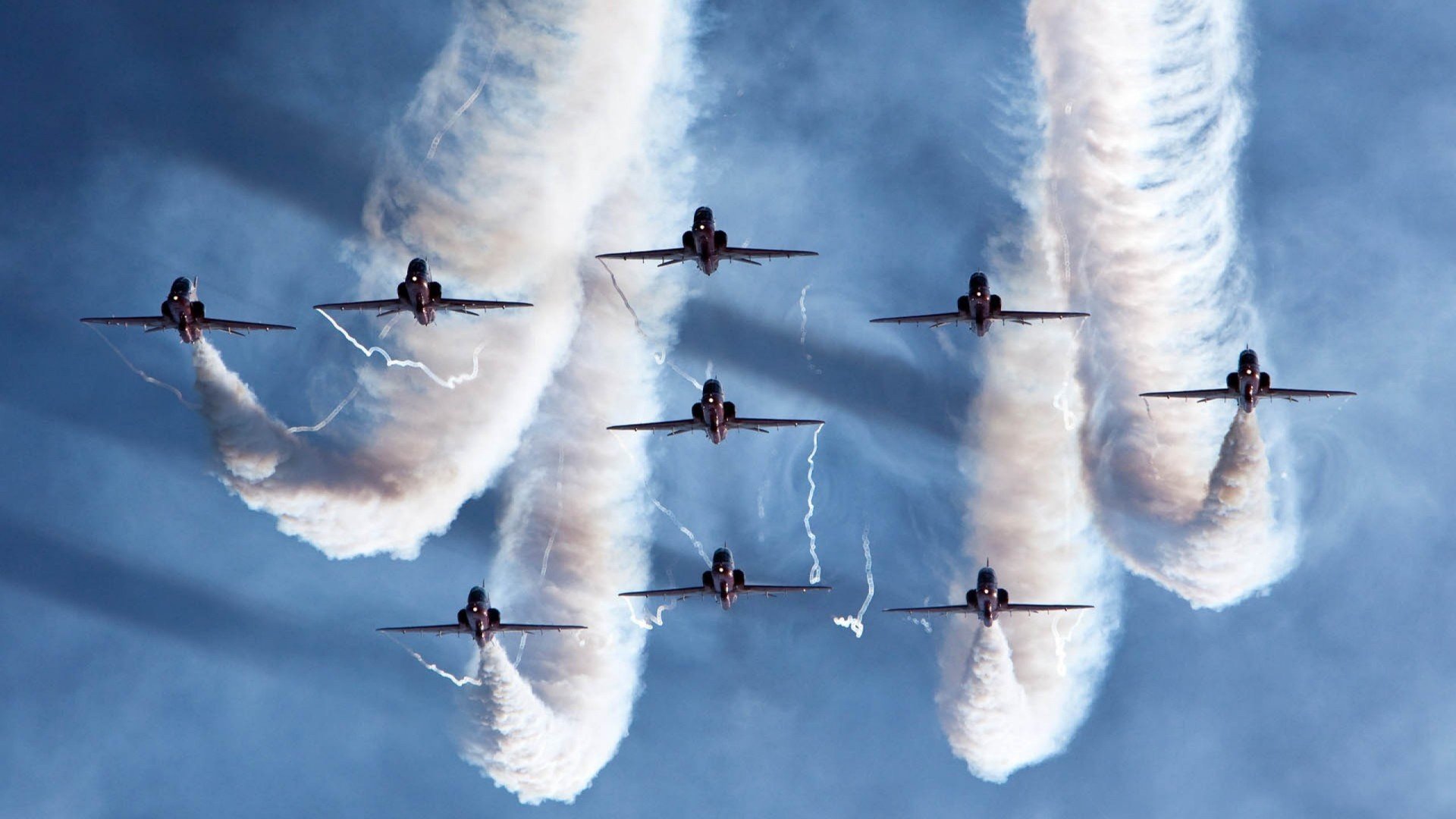 爱游戏在线登录入口-国内职业足球比赛赛程密集紧张，球员们备战全力，职业足球比赛规则