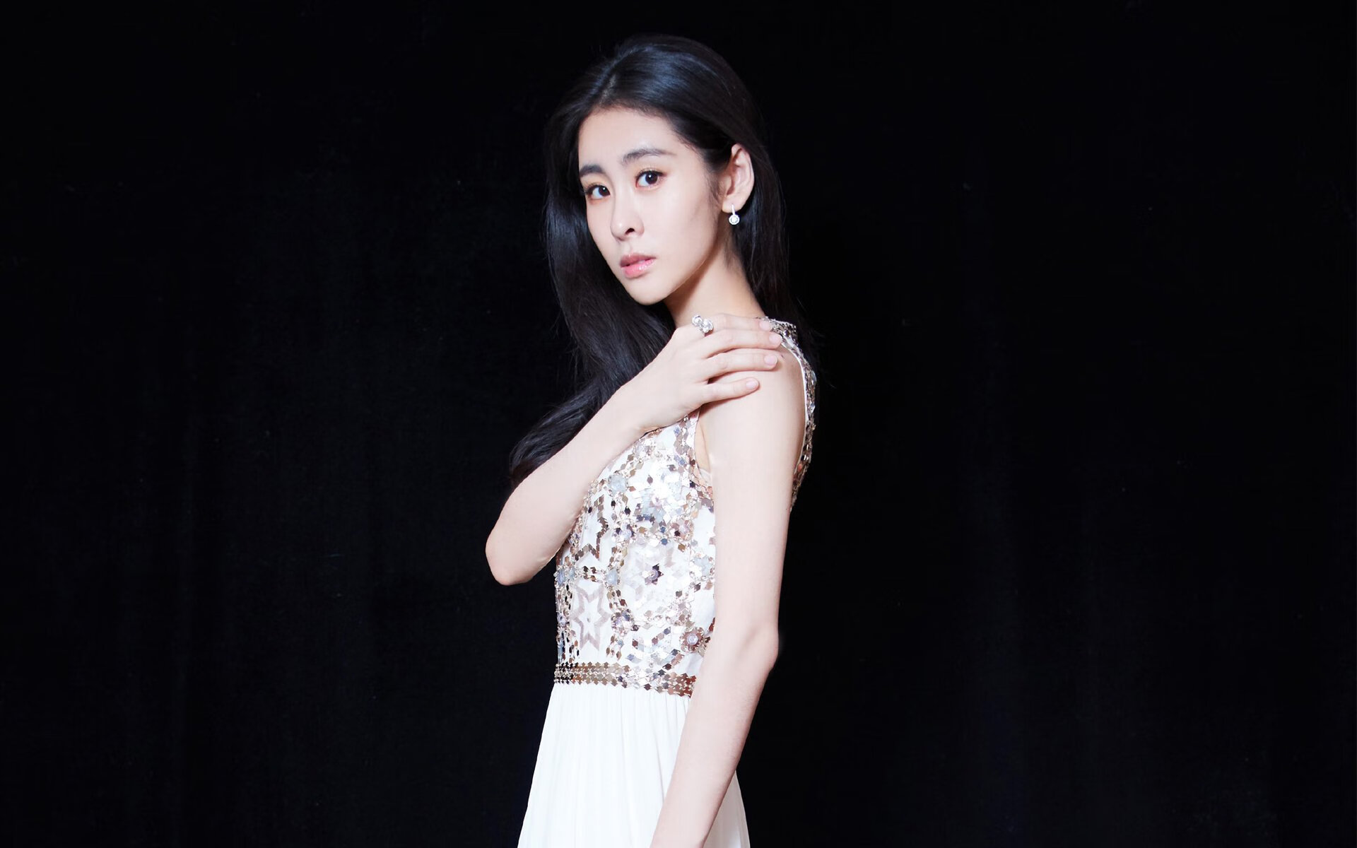 雷恩小组配合流畅破坏对方防守体系，雷恩阵型